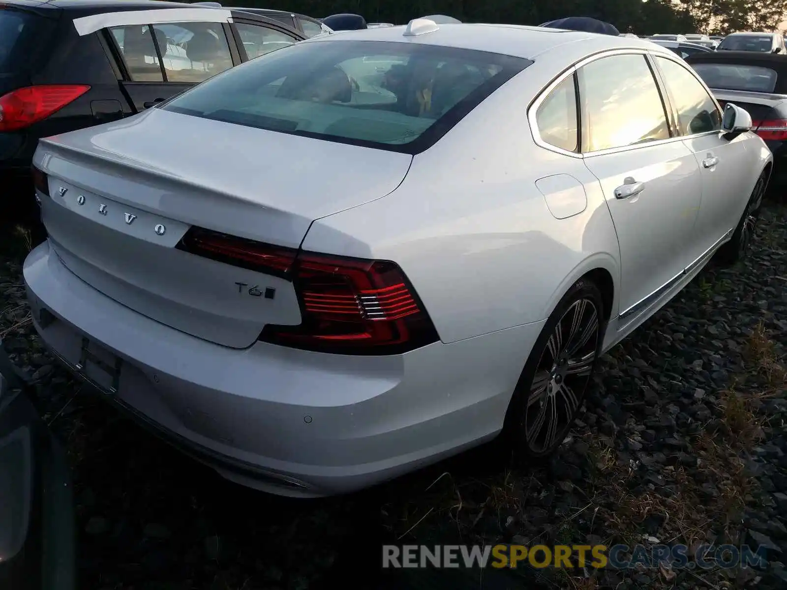 4 Photograph of a damaged car LVYA22ML1MP206058 VOLVO S90 2021