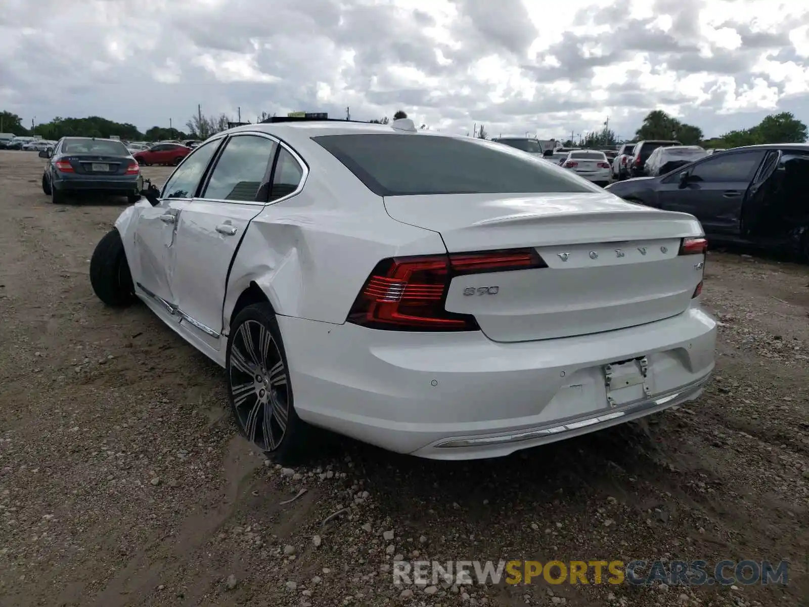 3 Photograph of a damaged car LVYA22ML6MP196160 VOLVO S90 2021