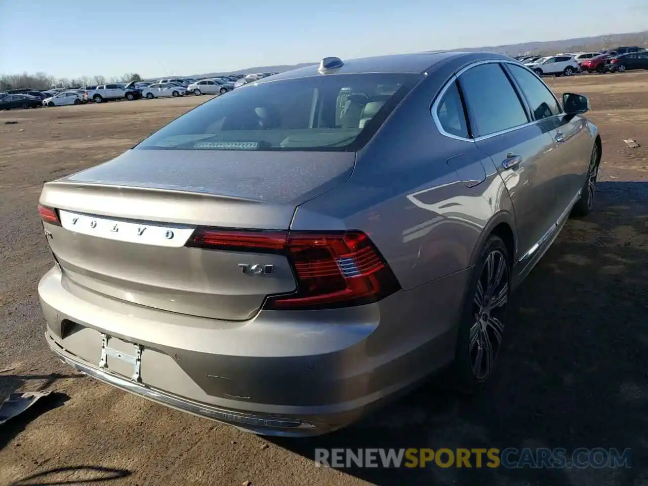 4 Photograph of a damaged car LVYA22ML9MP196752 VOLVO S90 2021