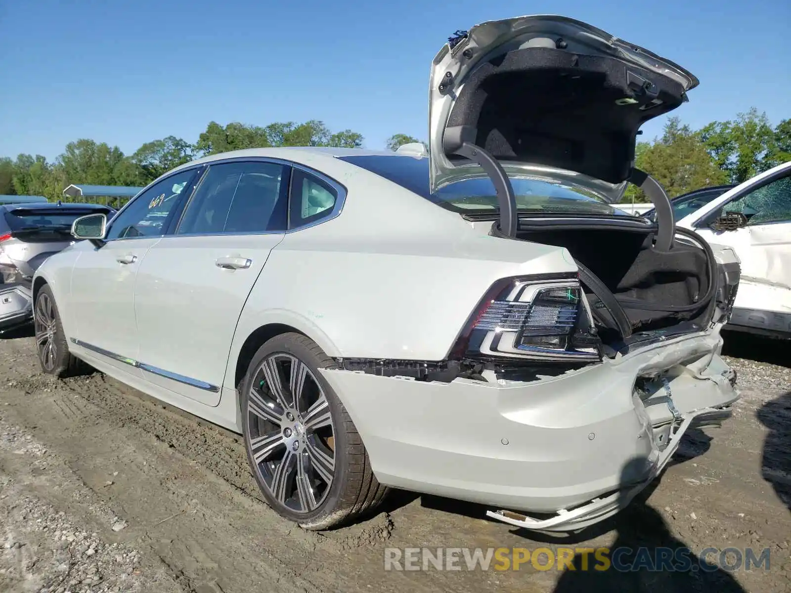 2 Photograph of a damaged car LVYA22ML9MP211427 VOLVO S90 2021