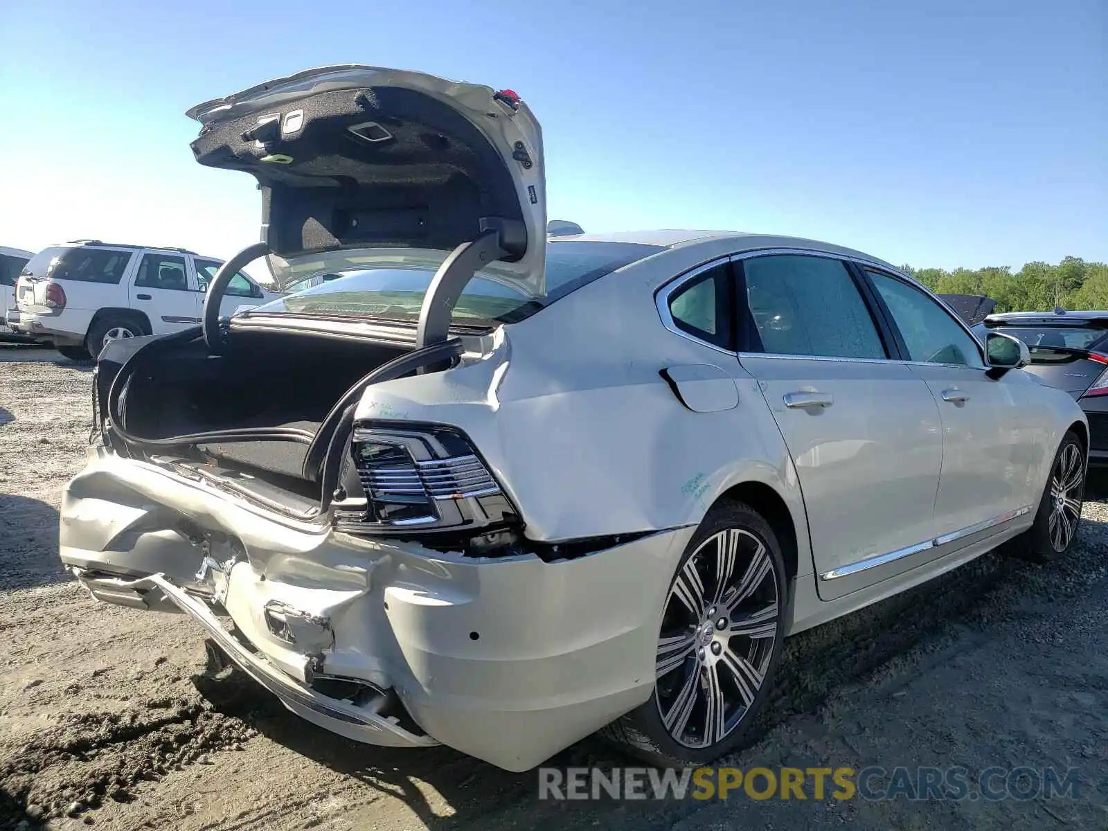 3 Photograph of a damaged car LVYA22ML9MP211427 VOLVO S90 2021