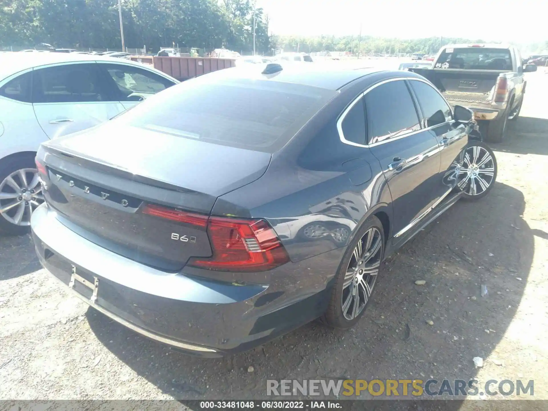 4 Photograph of a damaged car LVY062ML2NP256288 VOLVO S90 2022