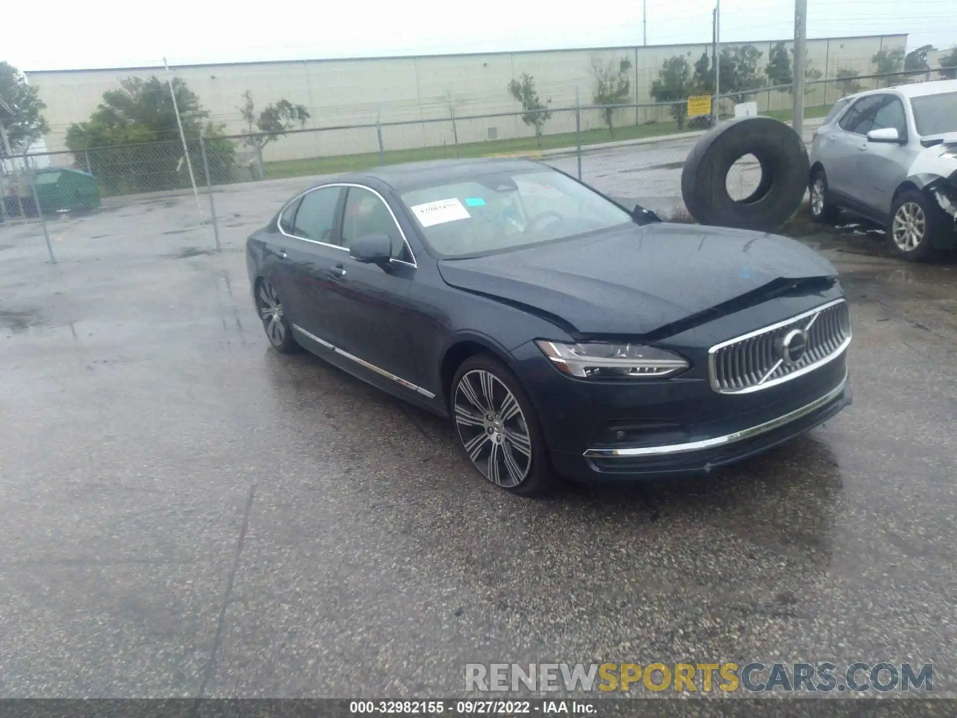 1 Photograph of a damaged car LVY062ML2NP263922 VOLVO S90 2022