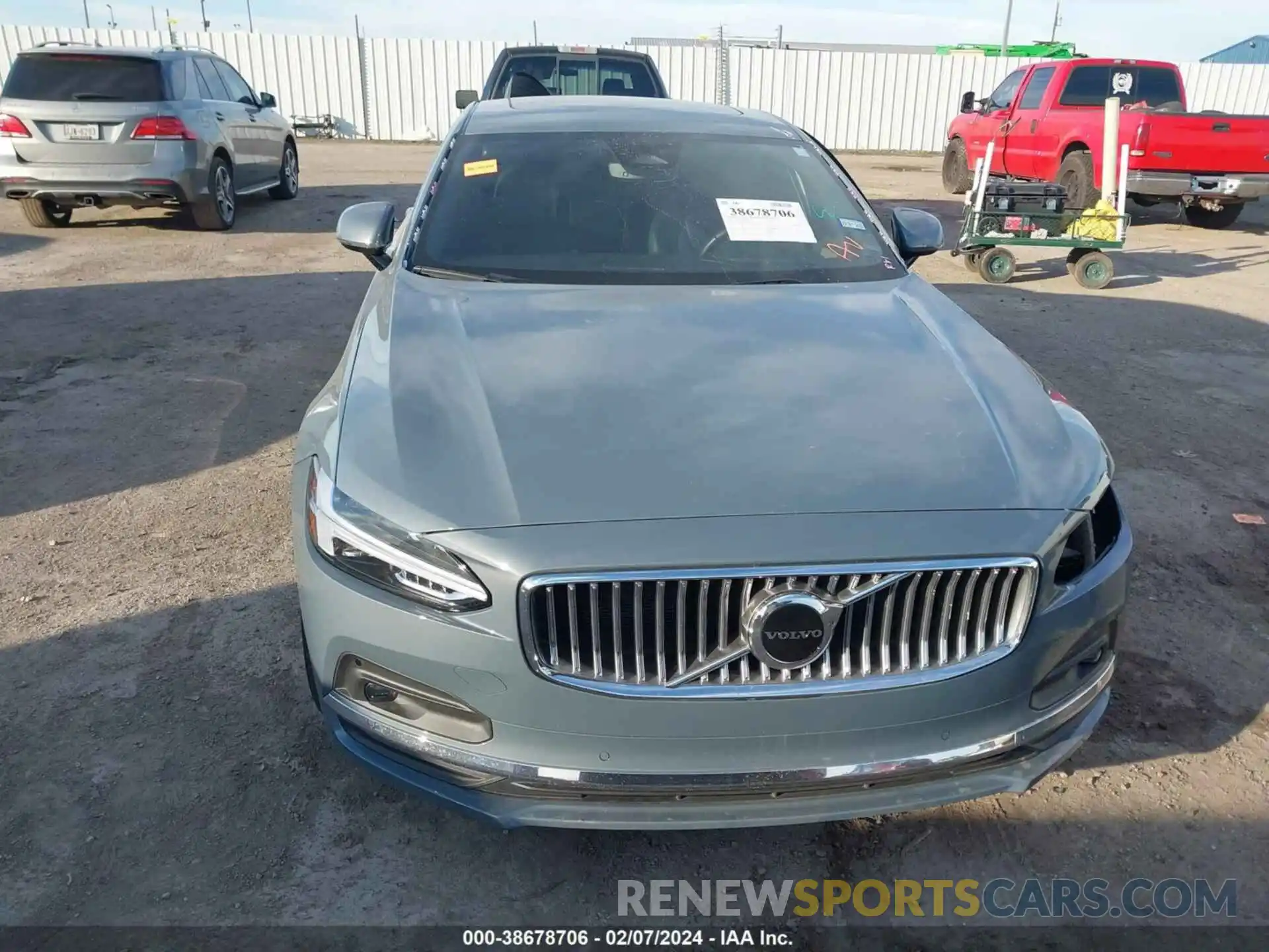 12 Photograph of a damaged car LVY062ML6NP276740 VOLVO S90 2022