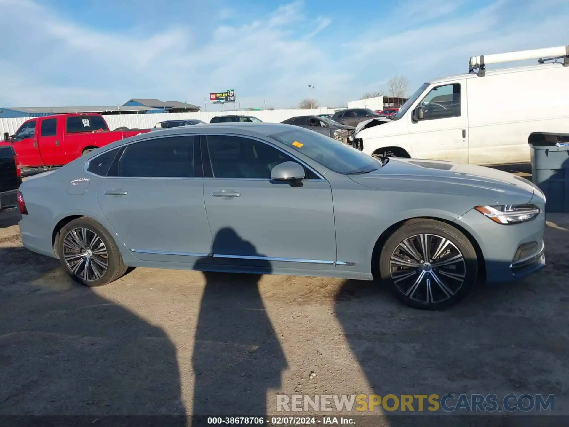 13 Photograph of a damaged car LVY062ML6NP276740 VOLVO S90 2022