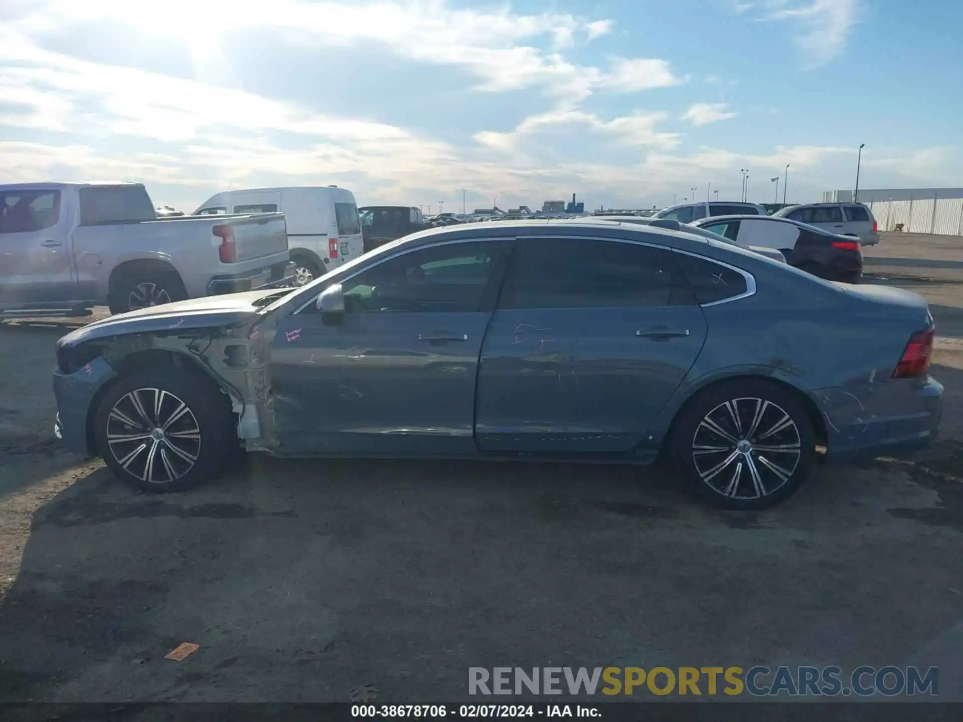 14 Photograph of a damaged car LVY062ML6NP276740 VOLVO S90 2022