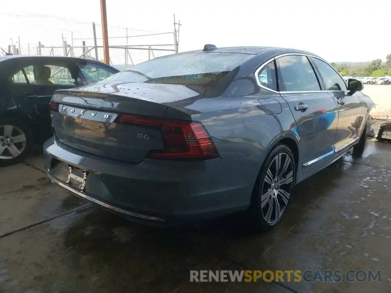 4 Photograph of a damaged car LVY062ML1NP264480 VOLVO S90 B6 INS 2022