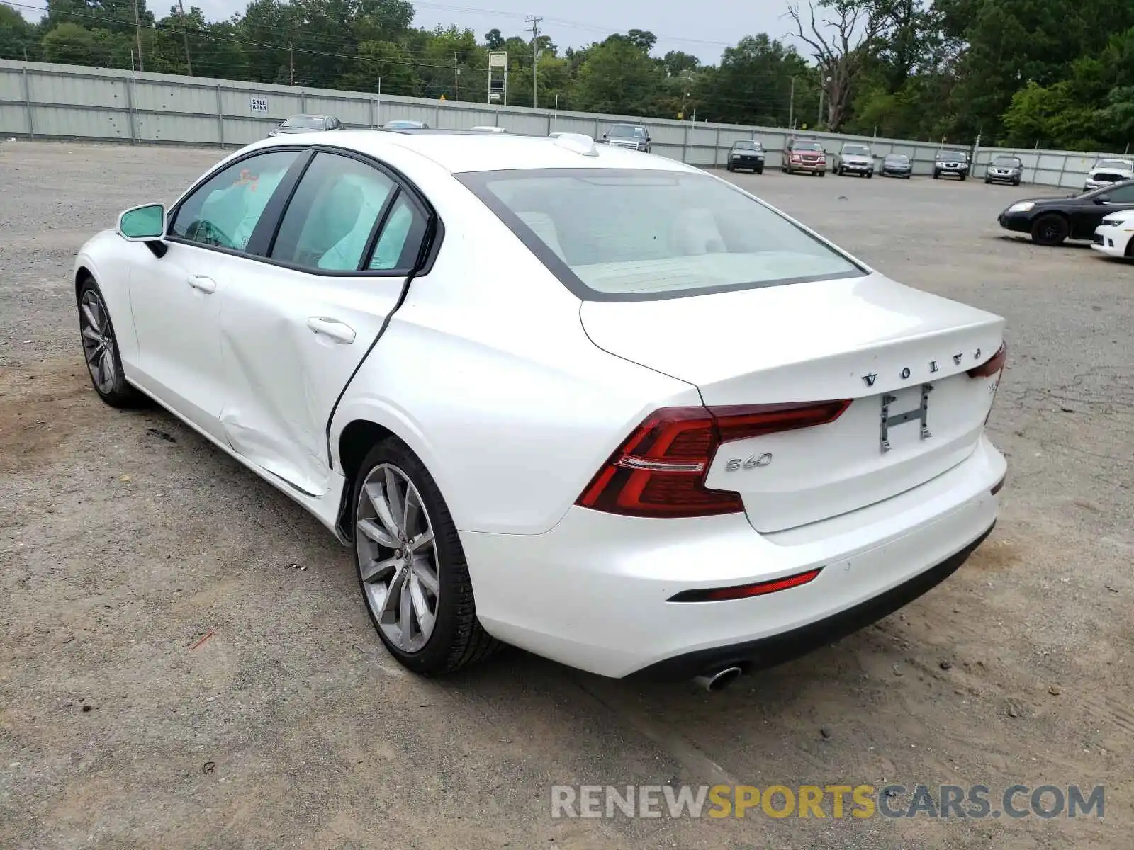 3 Photograph of a damaged car 7JR102FK5LG063942 VOLVO S90 T6 MOM 2020