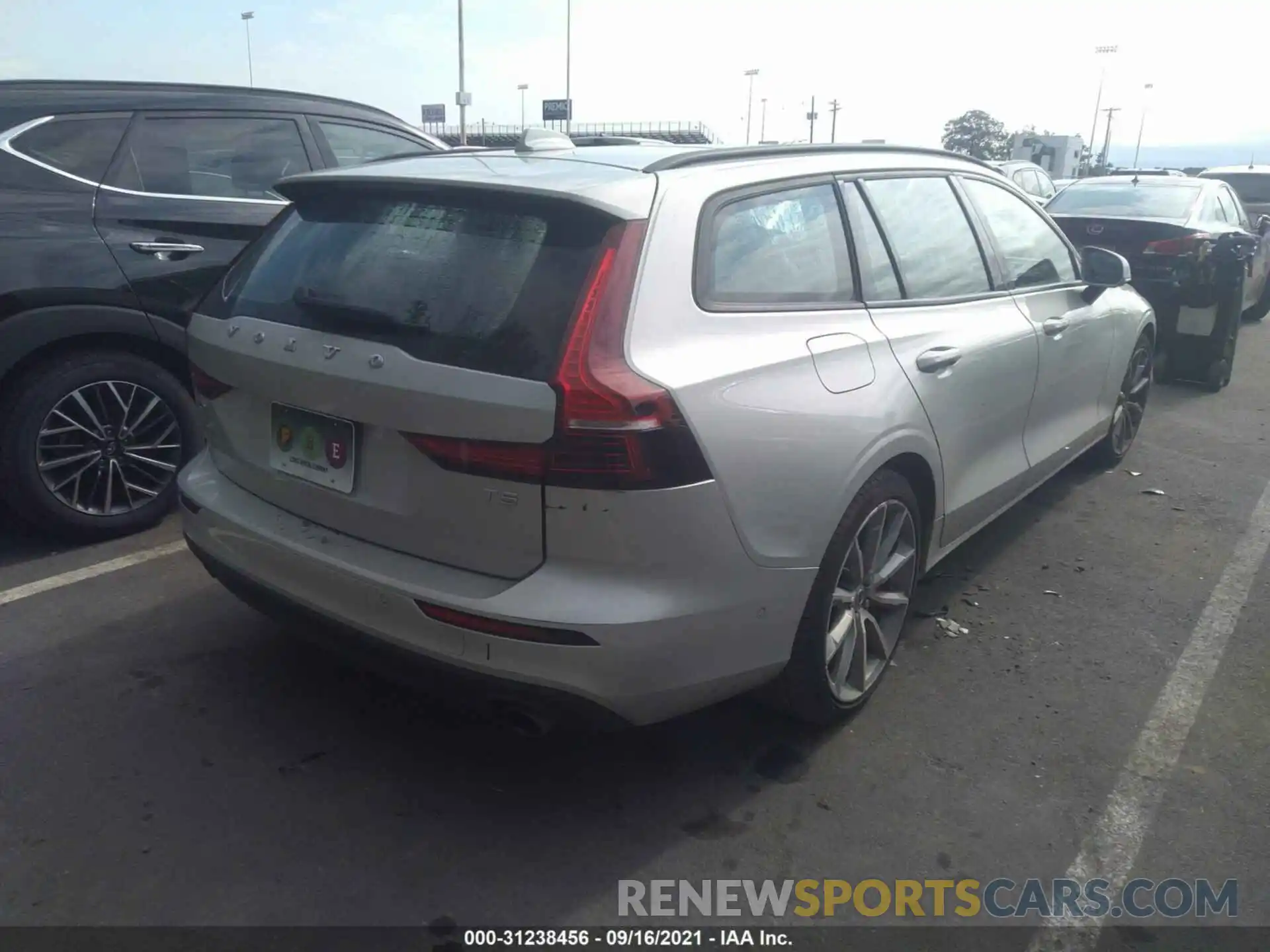 4 Photograph of a damaged car YV1102EK0K1001845 VOLVO V60 2019