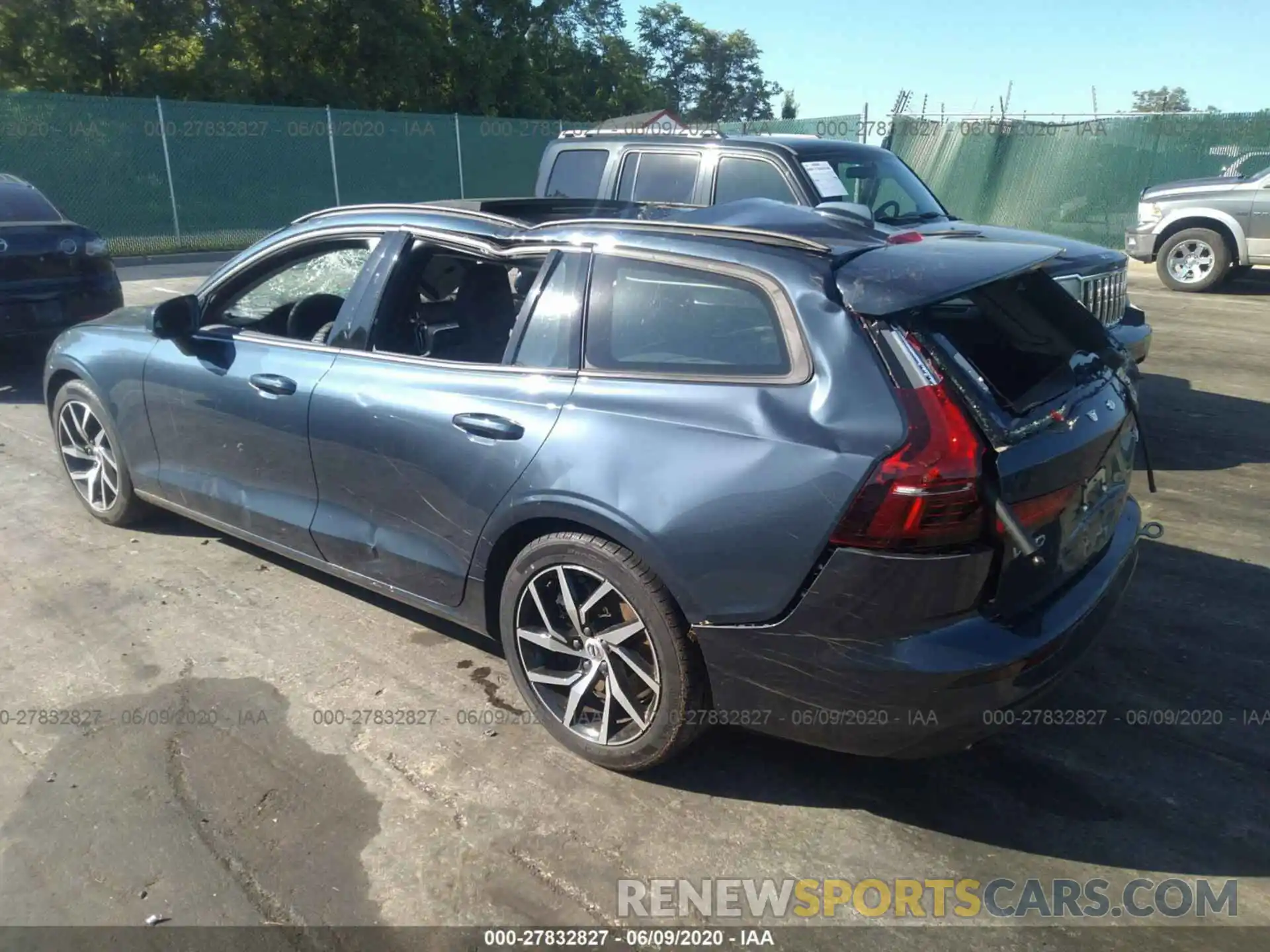 3 Photograph of a damaged car YV1A22SK5K1342222 VOLVO V60 2019