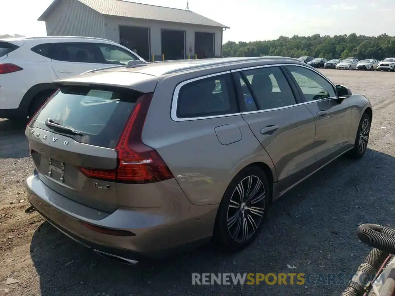 4 Photograph of a damaged car YV1A22SL8K1337167 VOLVO V60 2019