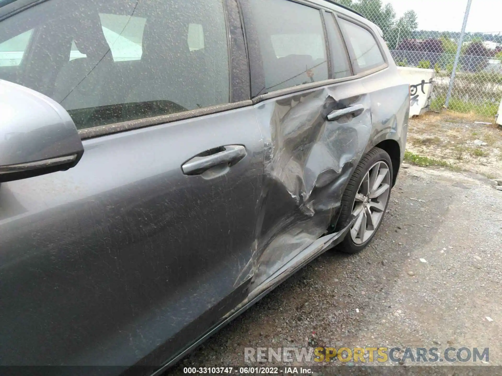 6 Photograph of a damaged car YV1102EK0L2347910 VOLVO V60 2020