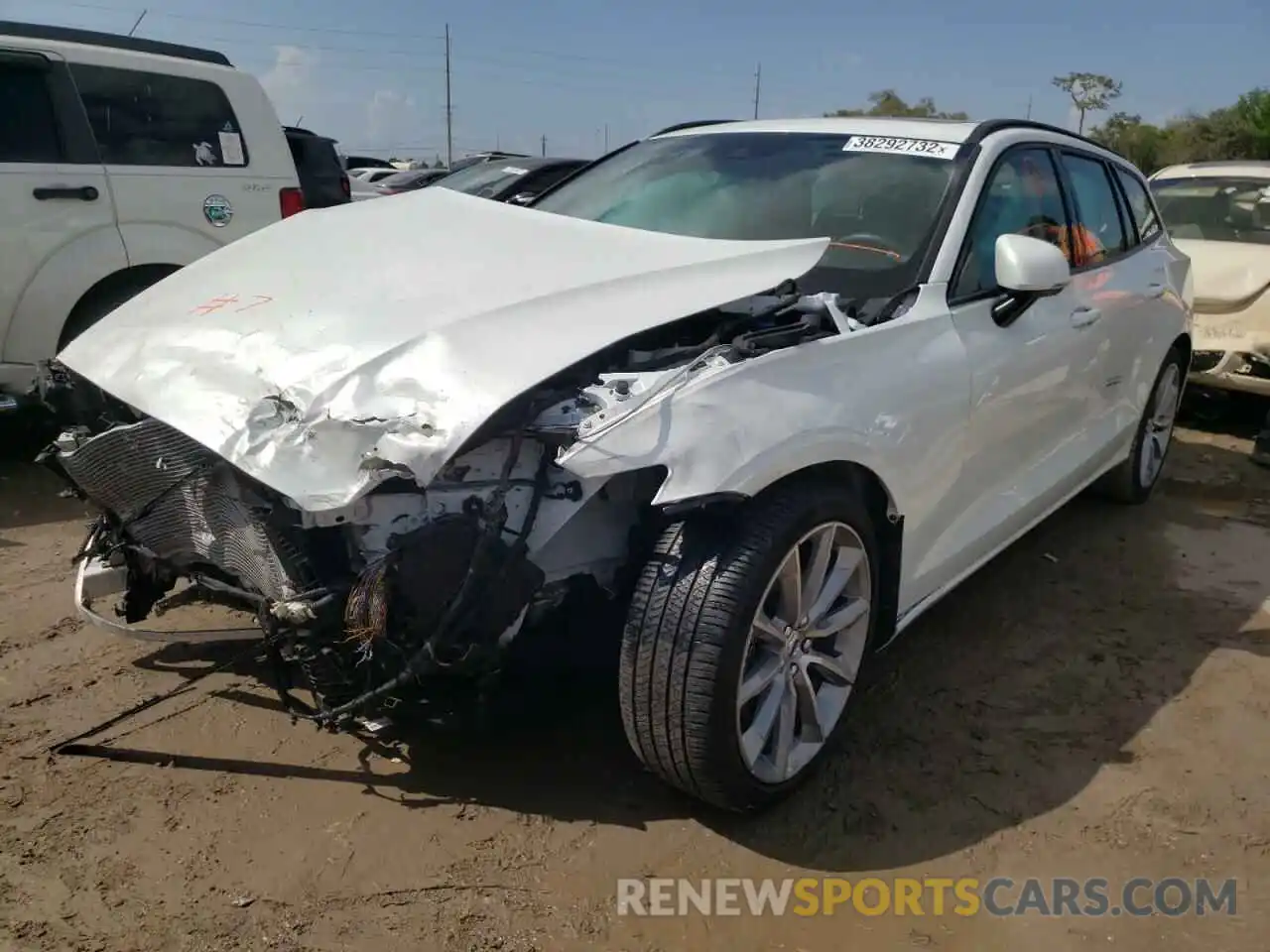 2 Photograph of a damaged car YV1102EK3L2349926 VOLVO V60 2020