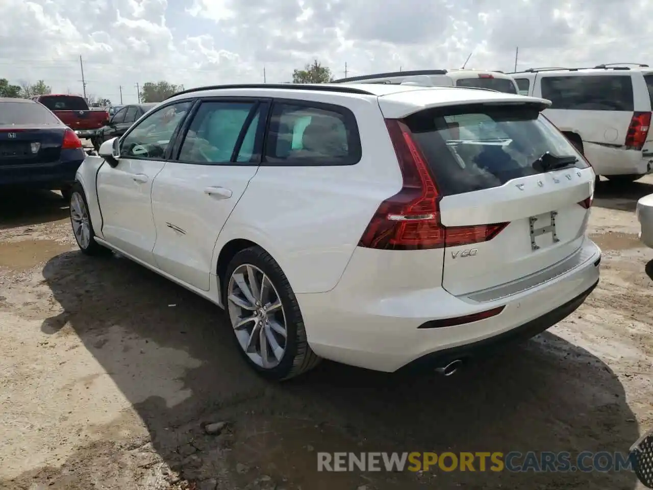 3 Photograph of a damaged car YV1102EK3L2349926 VOLVO V60 2020