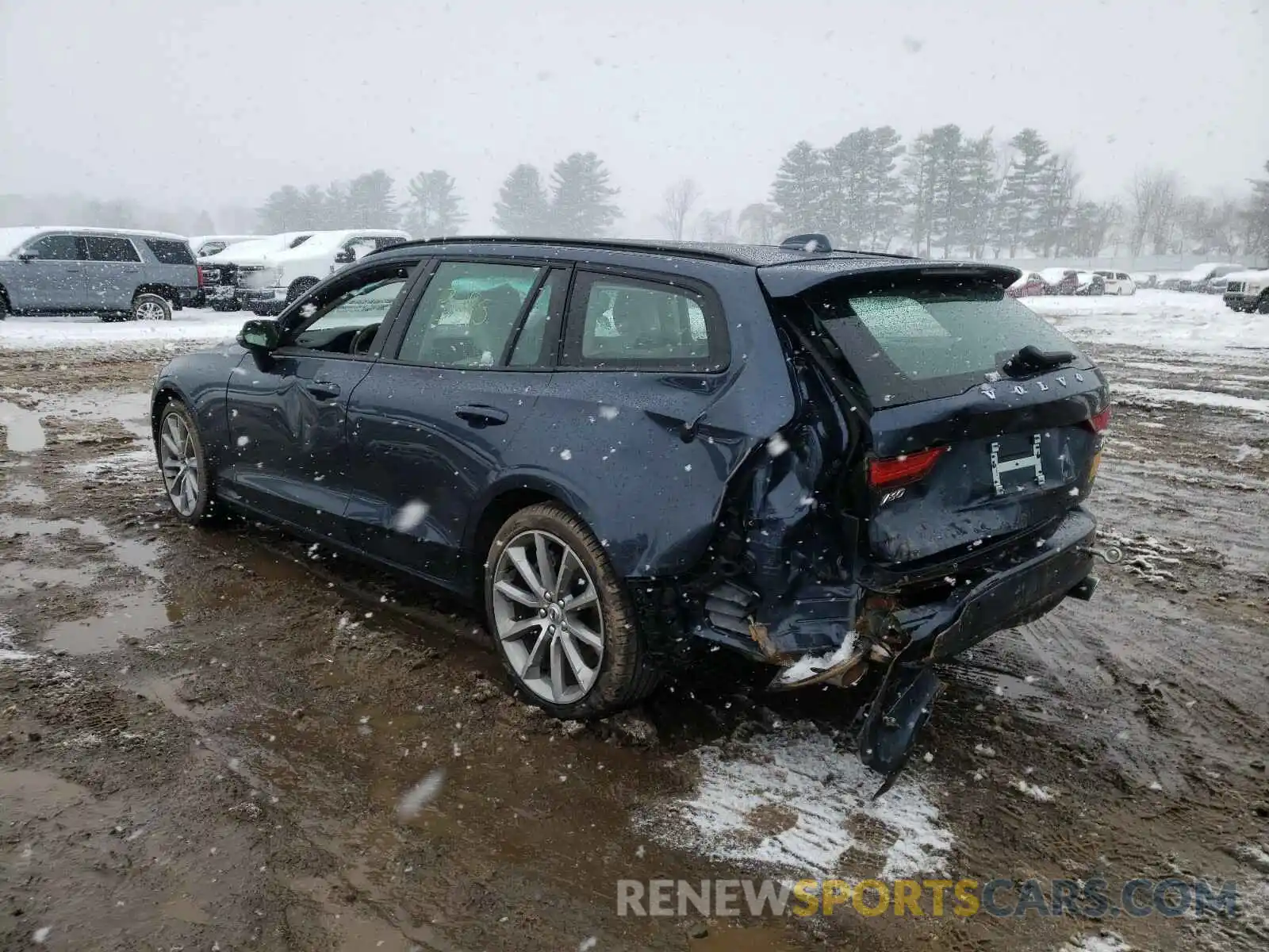 3 Photograph of a damaged car YV1102EK3L2367584 VOLVO V60 2020