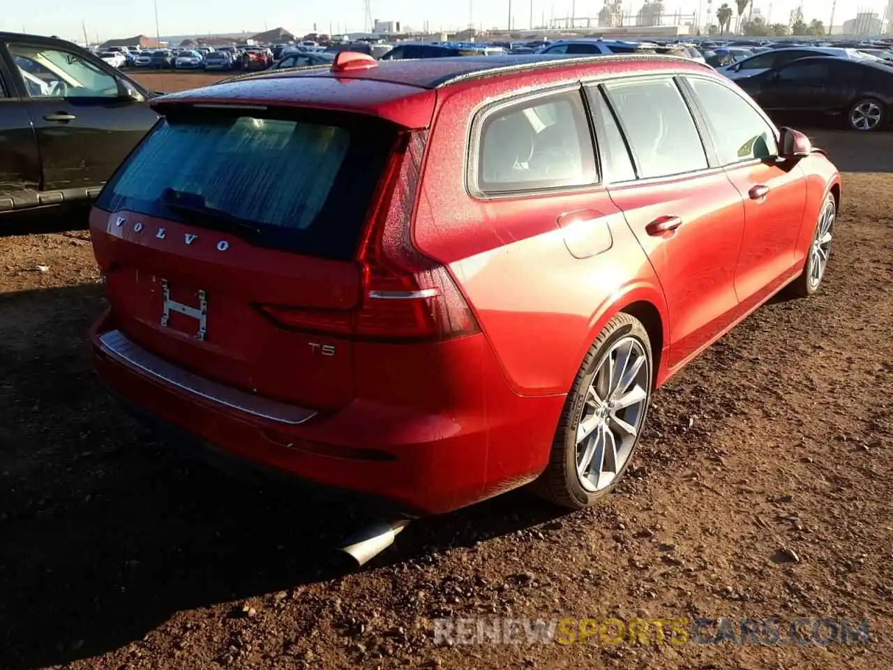 4 Photograph of a damaged car YV1102EK6L2397470 VOLVO V60 2020