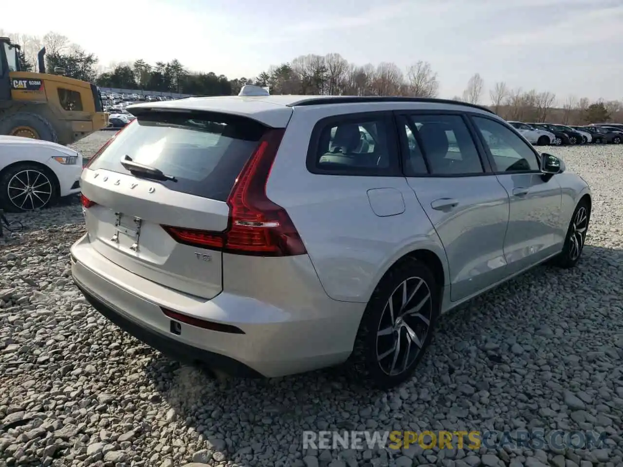 4 Photograph of a damaged car YV1102EK7L2351887 VOLVO V60 2020