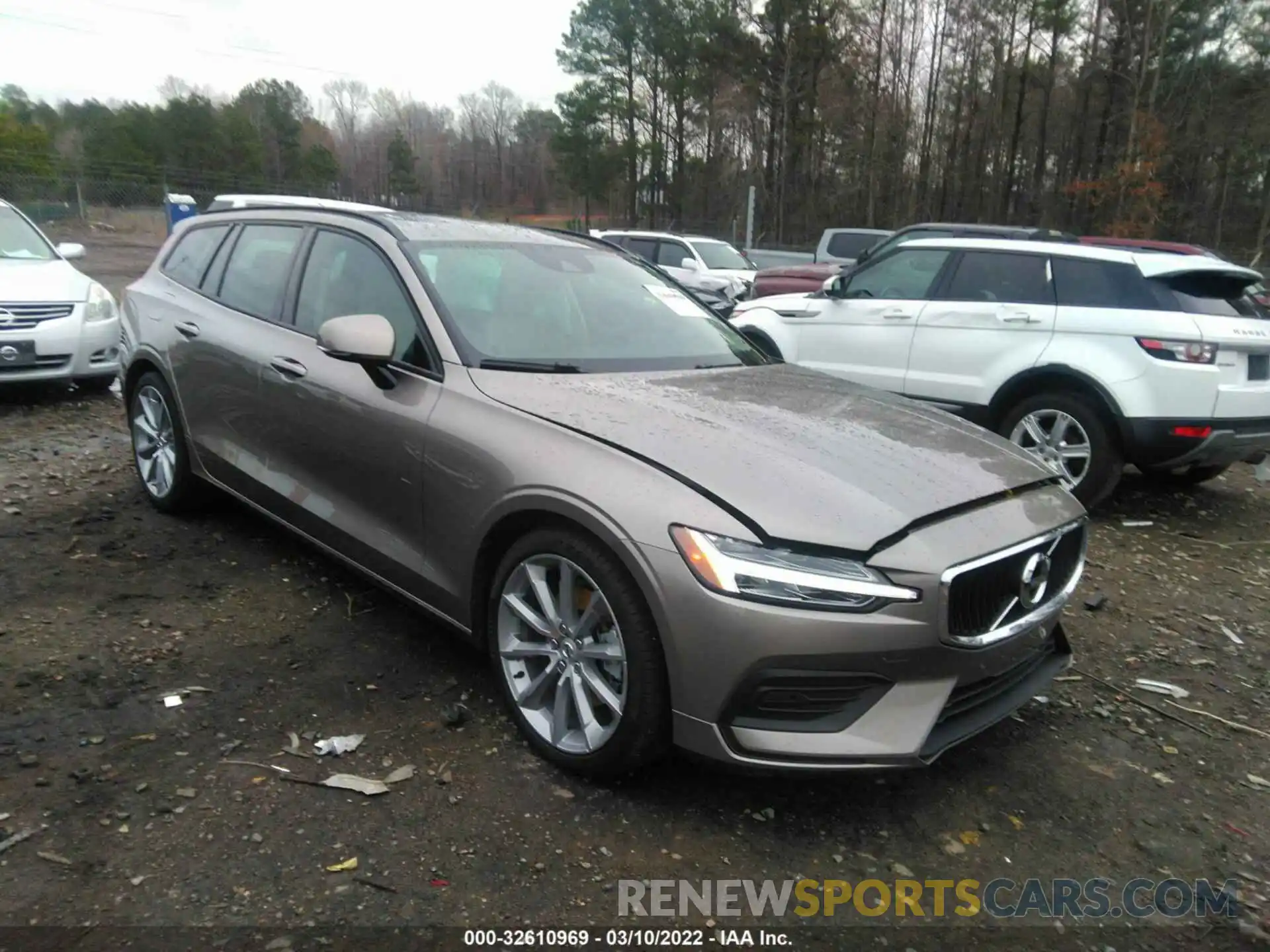 1 Photograph of a damaged car YV1102EK9L1380152 VOLVO V60 2020