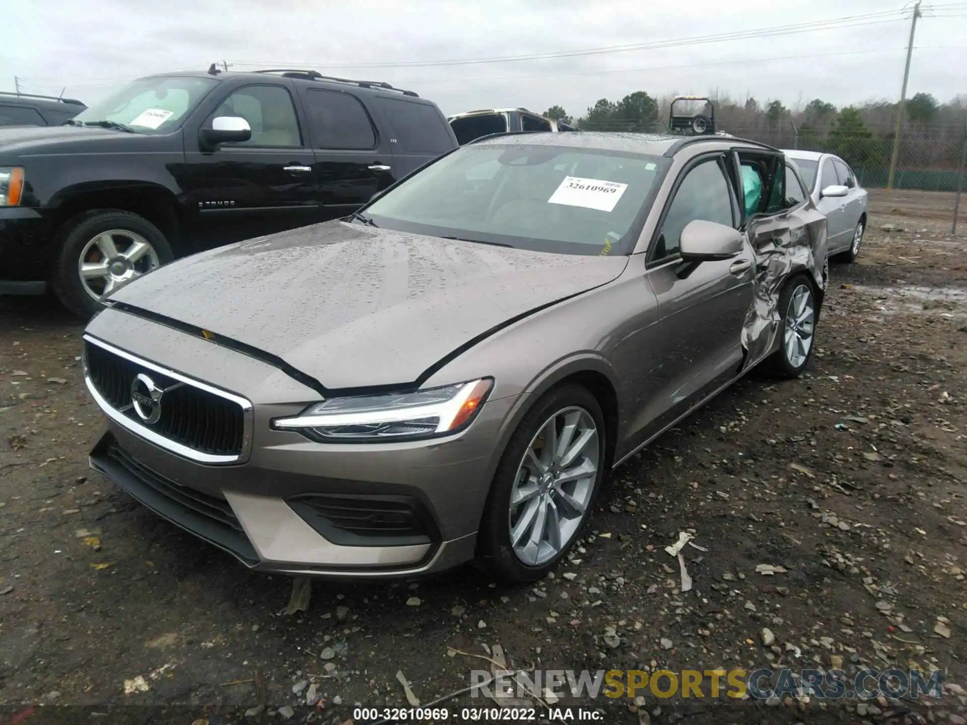 2 Photograph of a damaged car YV1102EK9L1380152 VOLVO V60 2020