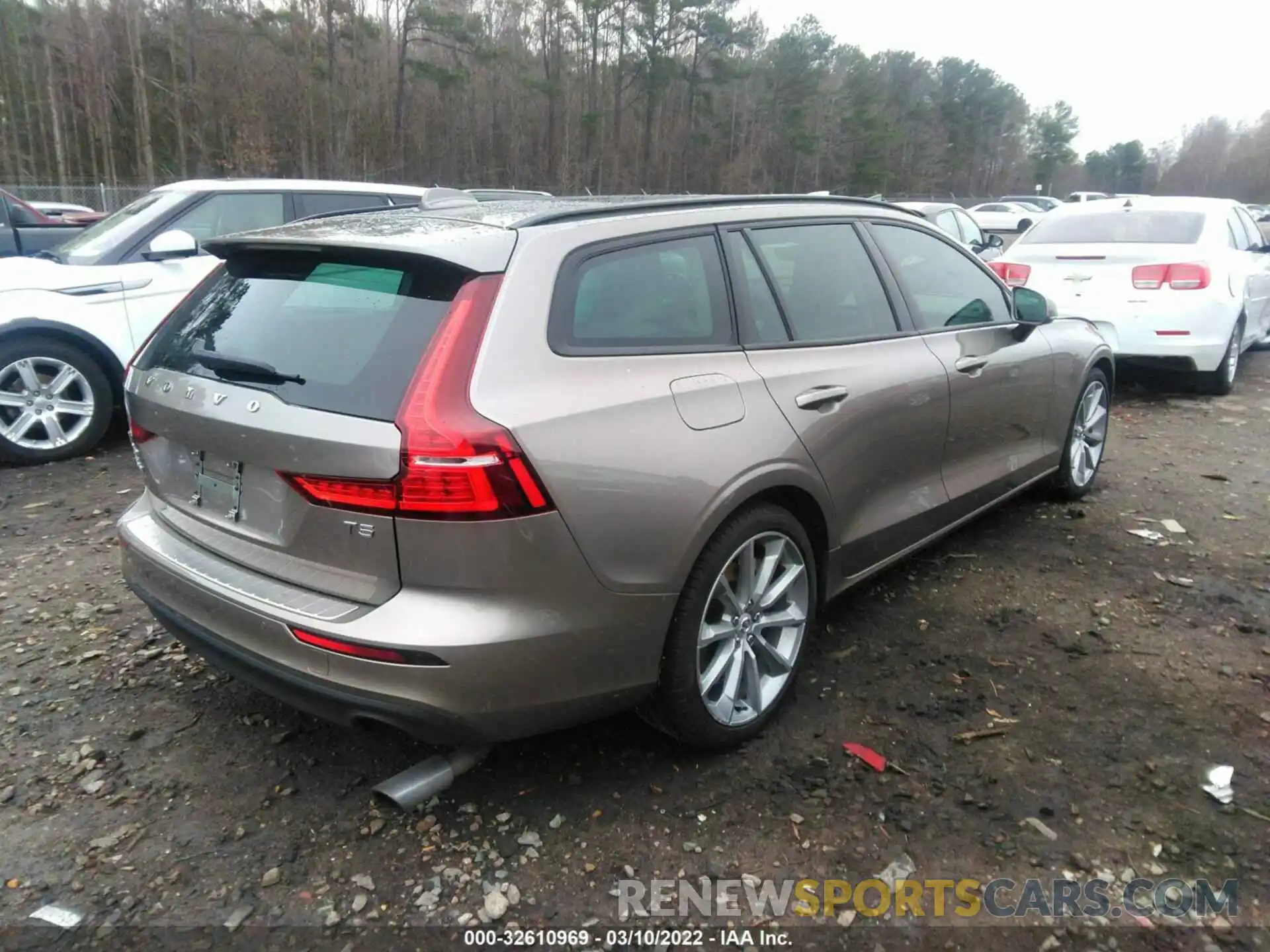 4 Photograph of a damaged car YV1102EK9L1380152 VOLVO V60 2020