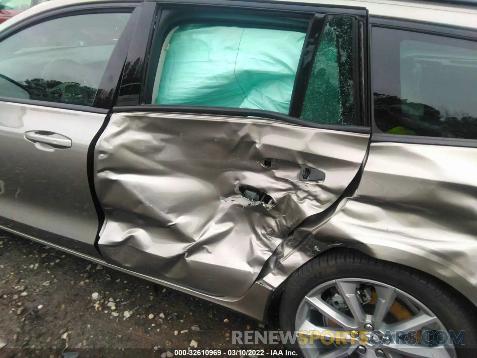 6 Photograph of a damaged car YV1102EK9L1380152 VOLVO V60 2020