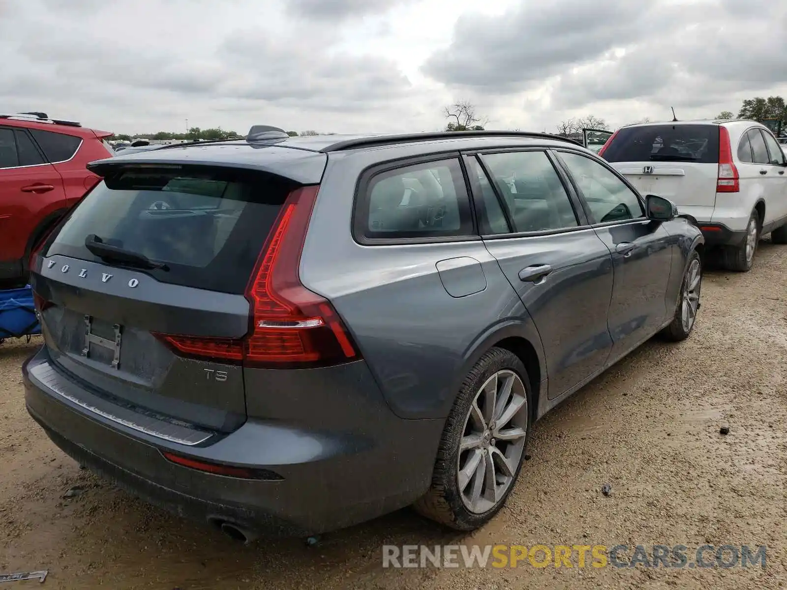 4 Photograph of a damaged car YV1102EK9L2377021 VOLVO V60 2020