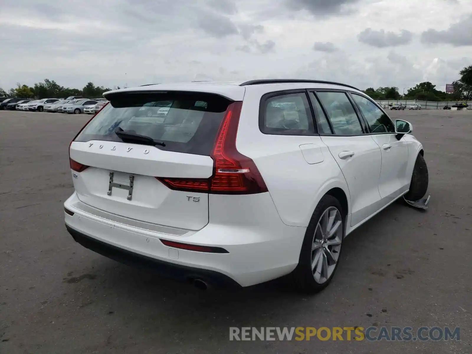 4 Photograph of a damaged car YV1102EK9L2380503 VOLVO V60 2020