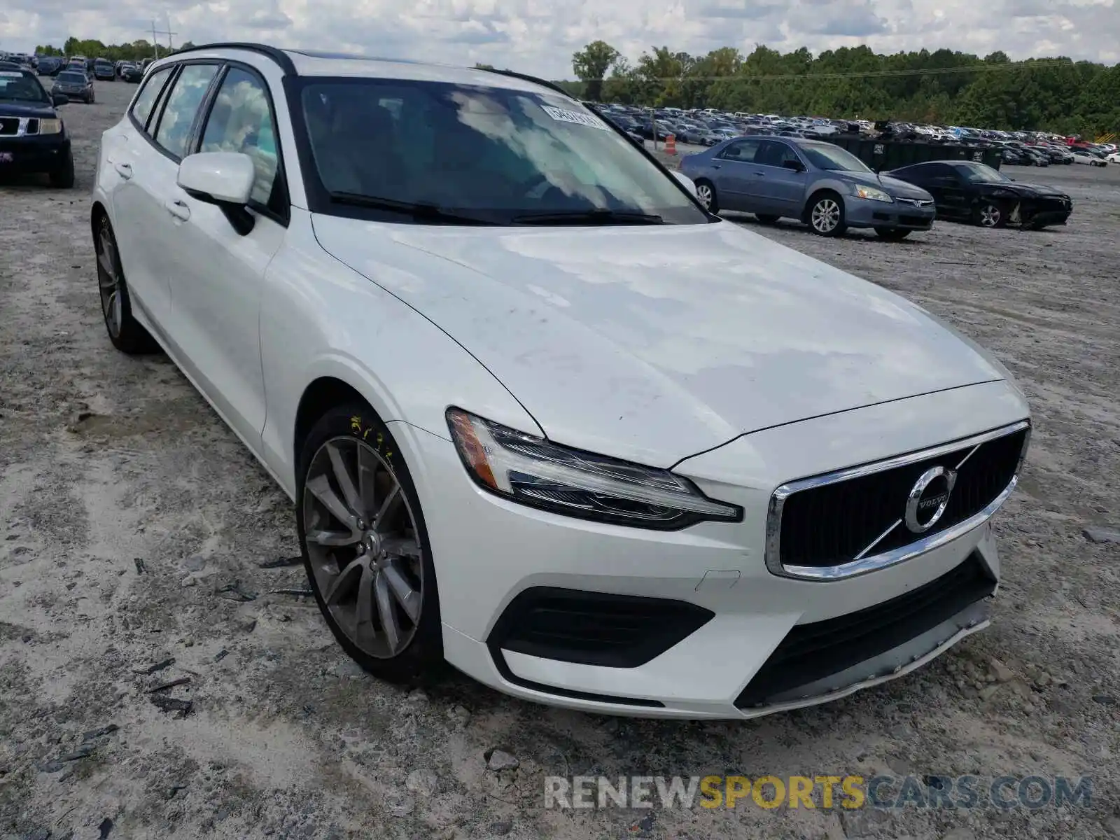 1 Photograph of a damaged car YV1102EKXL2347574 VOLVO V60 2020