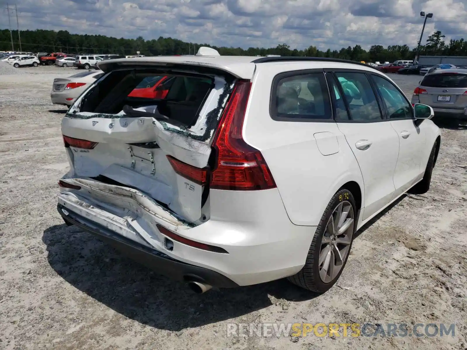 4 Photograph of a damaged car YV1102EKXL2347574 VOLVO V60 2020