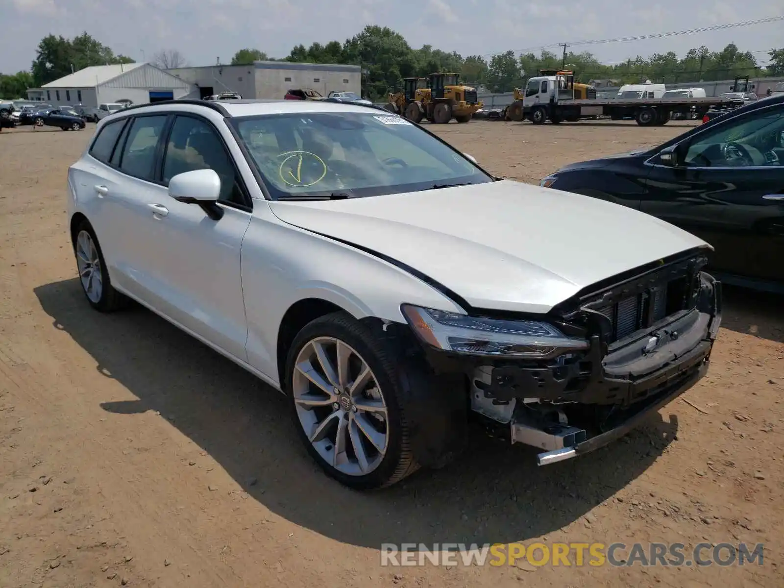 1 Photograph of a damaged car YV1102EKXL2394832 VOLVO V60 2020