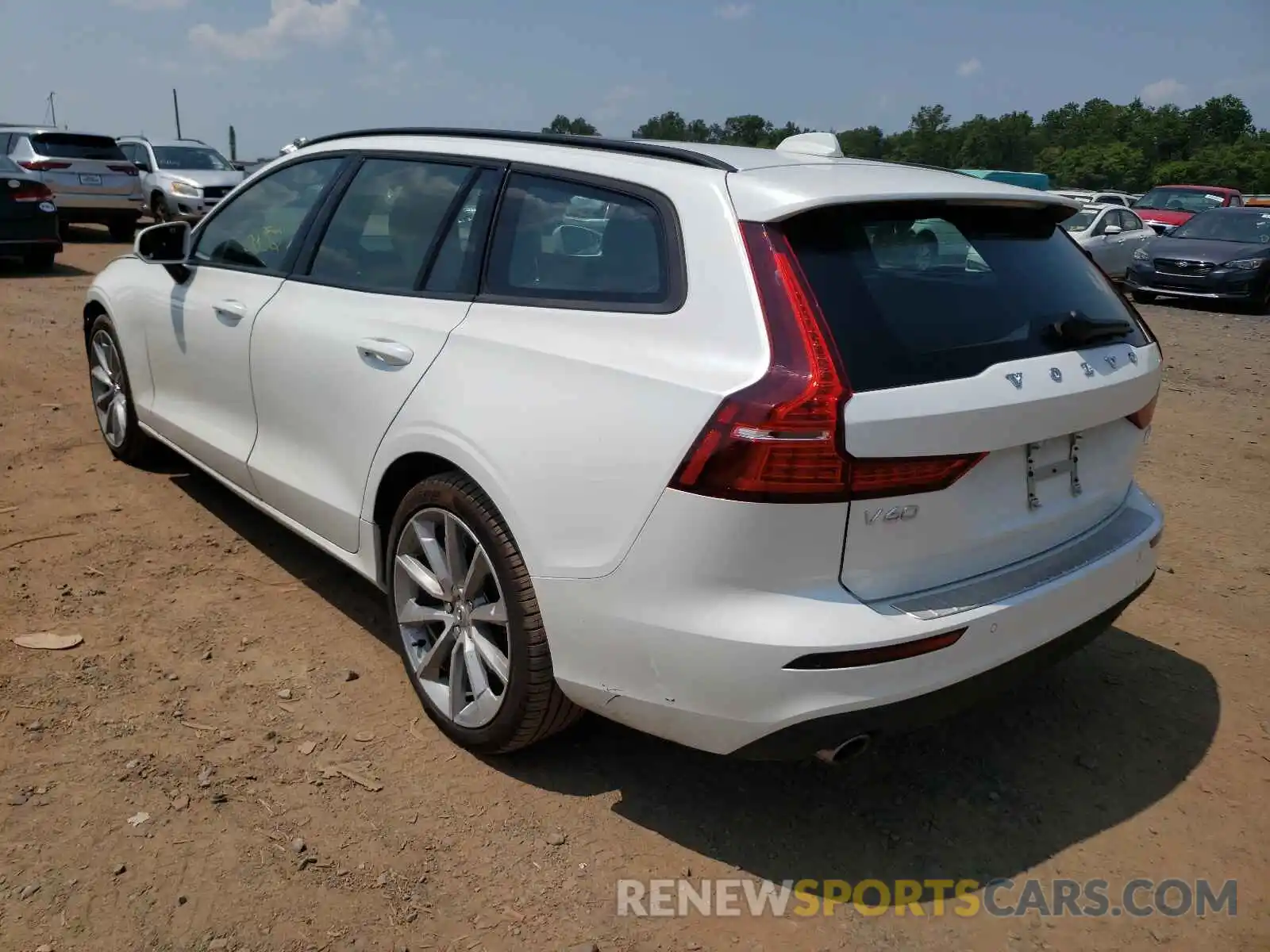 3 Photograph of a damaged car YV1102EKXL2394832 VOLVO V60 2020