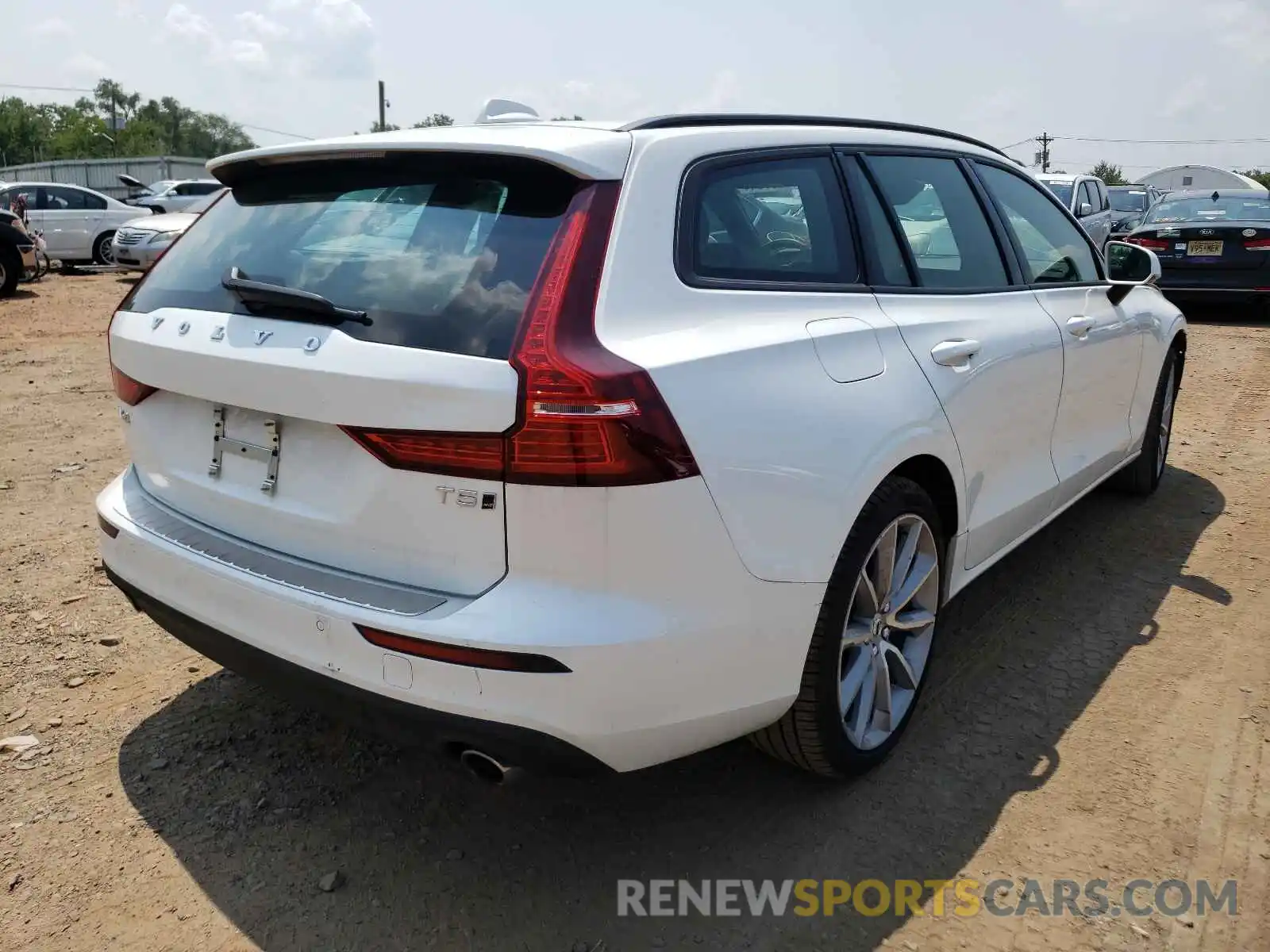 4 Photograph of a damaged car YV1102EKXL2394832 VOLVO V60 2020