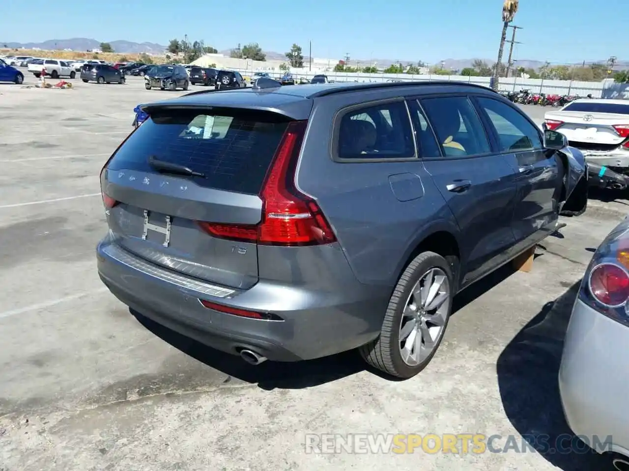 4 Photograph of a damaged car YV1102EKXL2395074 VOLVO V60 2020