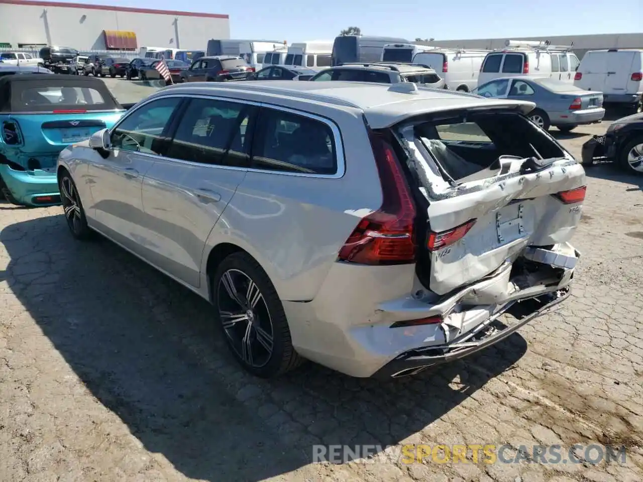 3 Photograph of a damaged car YV1102EL2L2350297 VOLVO V60 2020