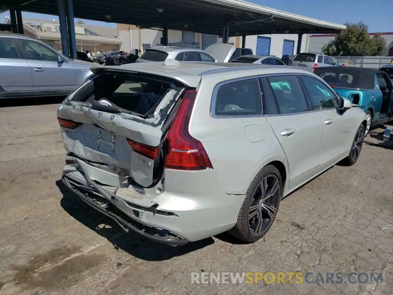 4 Photograph of a damaged car YV1102EL2L2350297 VOLVO V60 2020