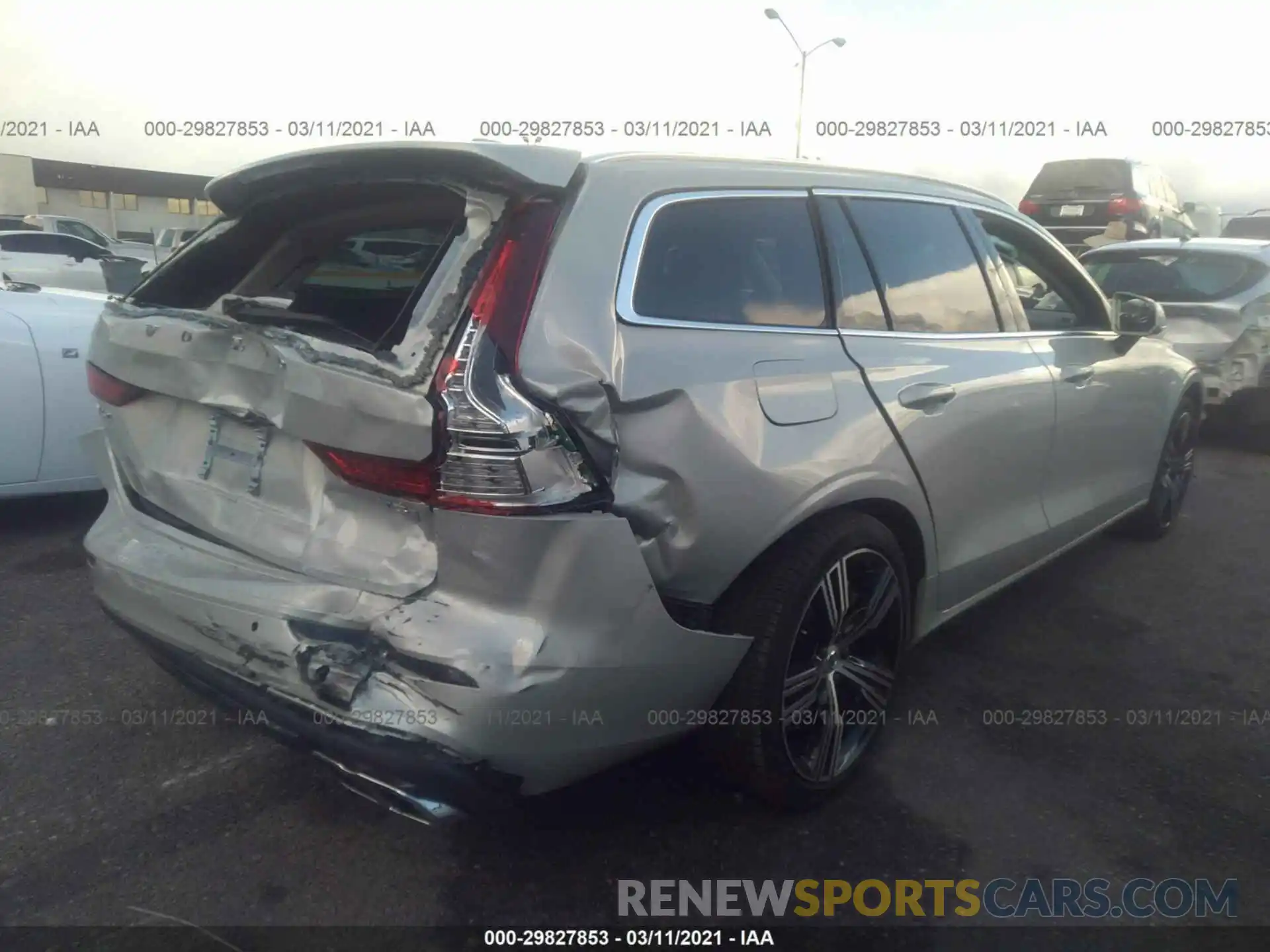 4 Photograph of a damaged car YV1102EL2L2376768 VOLVO V60 2020