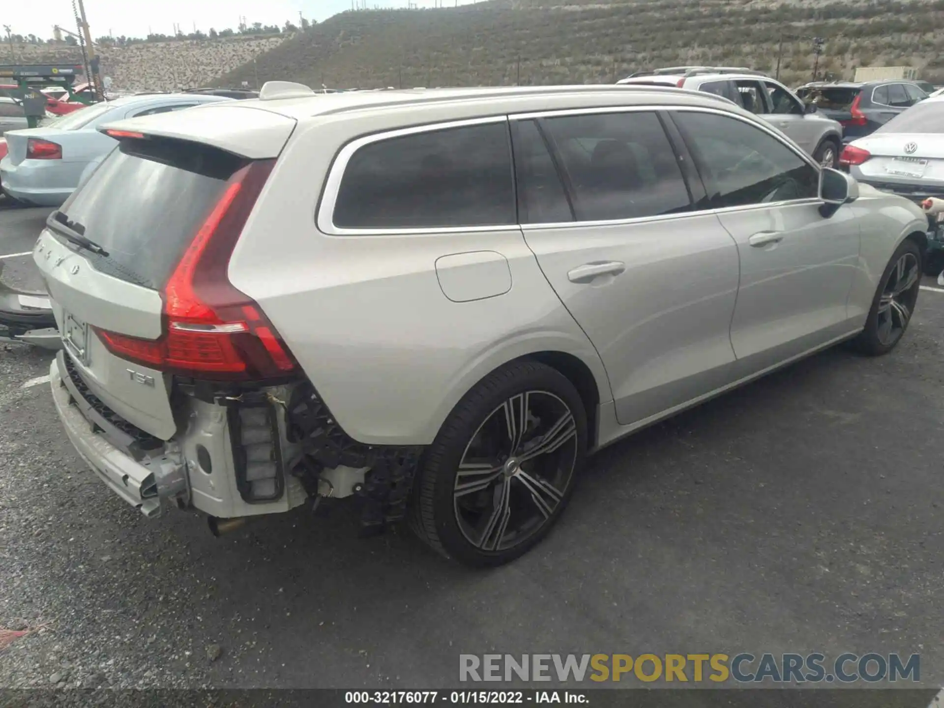 4 Photograph of a damaged car YV1102EL6L2374506 VOLVO V60 2020