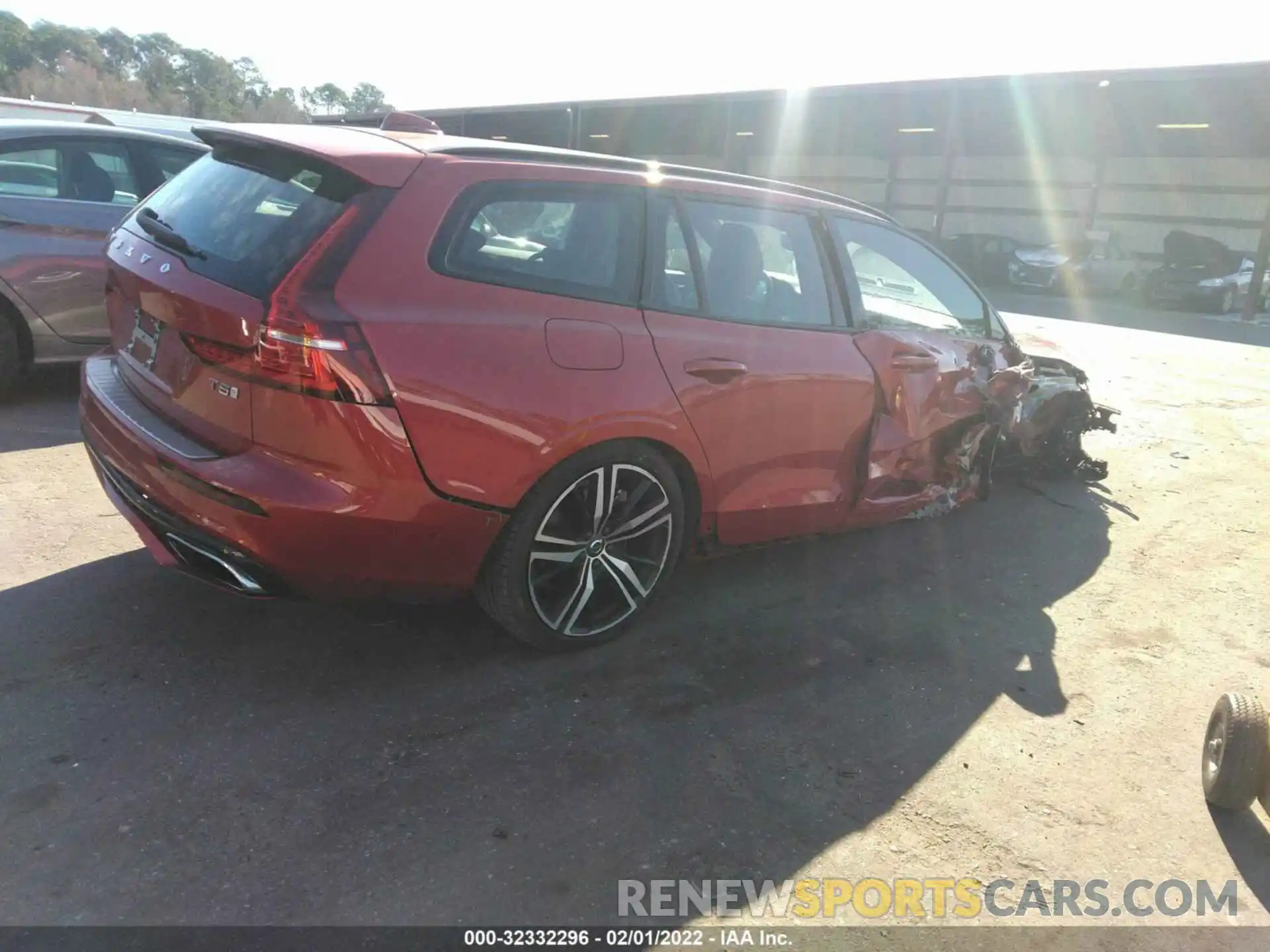 4 Photograph of a damaged car YV1102EM0L2356625 VOLVO V60 2020