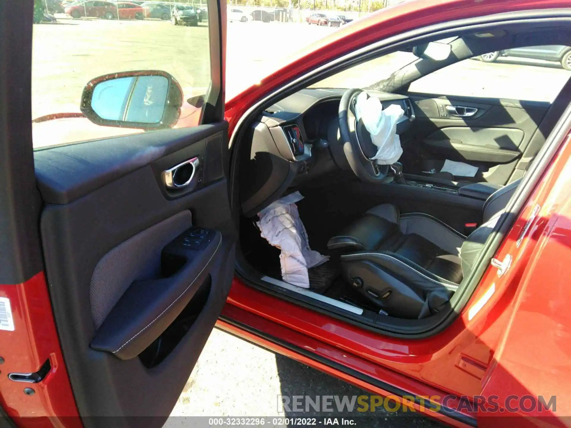 5 Photograph of a damaged car YV1102EM0L2356625 VOLVO V60 2020