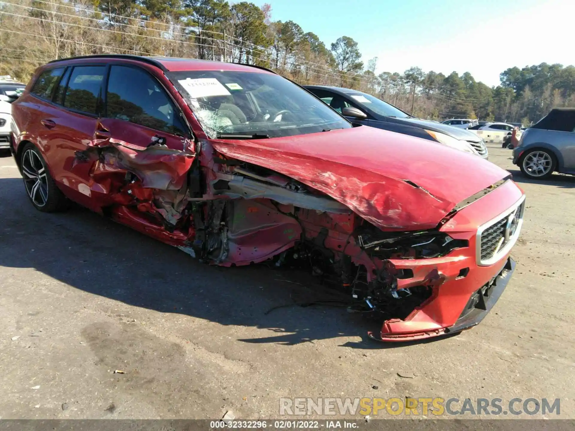 6 Photograph of a damaged car YV1102EM0L2356625 VOLVO V60 2020