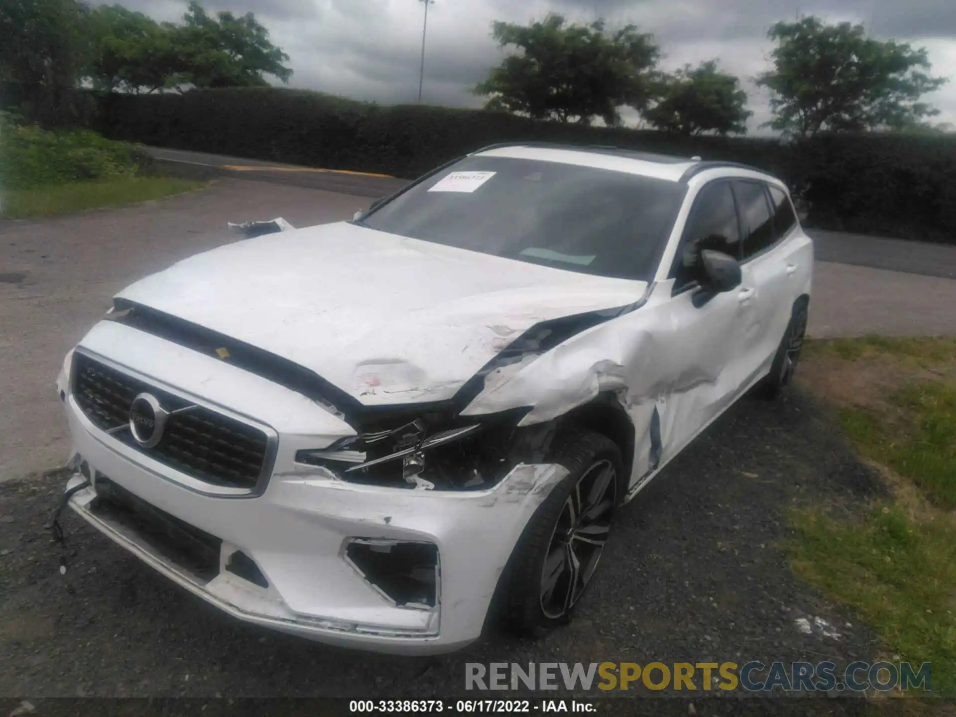 2 Photograph of a damaged car YV1102EM0L2371741 VOLVO V60 2020