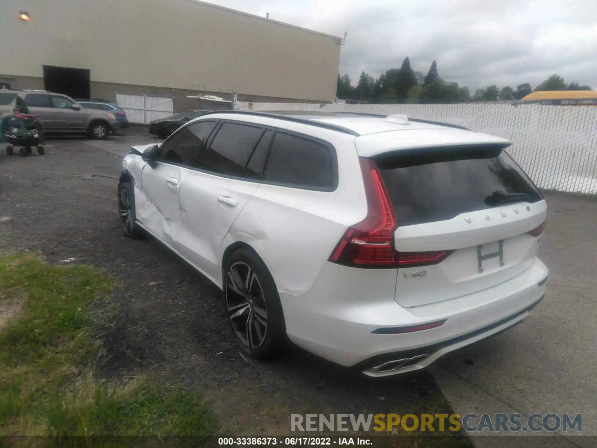 3 Photograph of a damaged car YV1102EM0L2371741 VOLVO V60 2020