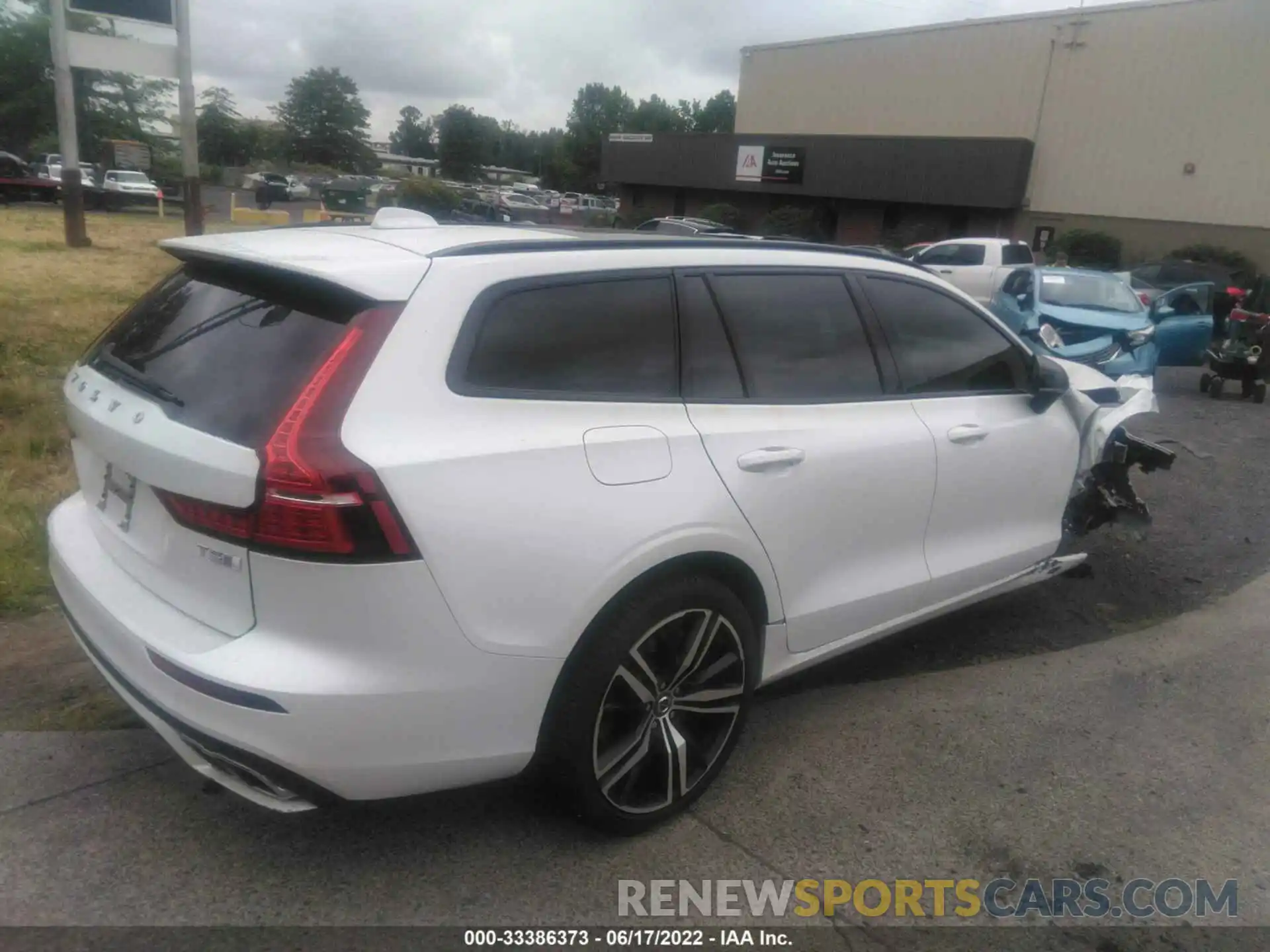 4 Photograph of a damaged car YV1102EM0L2371741 VOLVO V60 2020