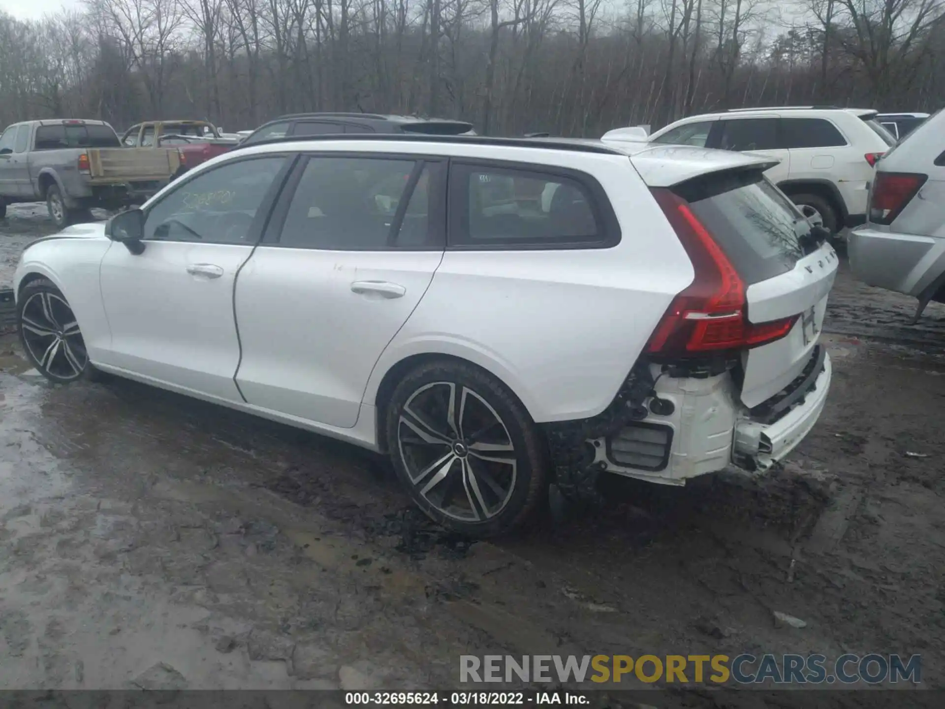 3 Photograph of a damaged car YV1102EM7L2355360 VOLVO V60 2020