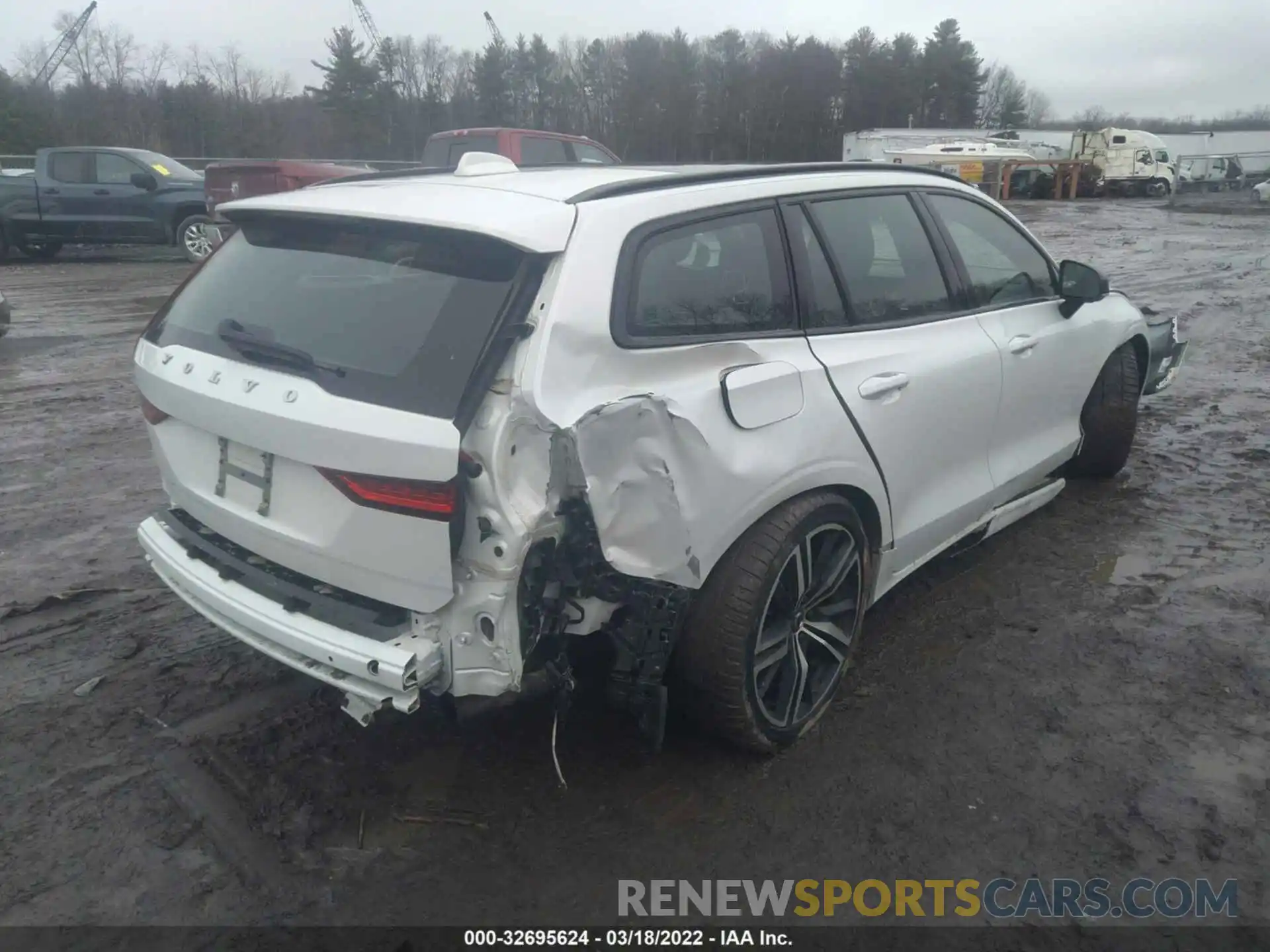 4 Photograph of a damaged car YV1102EM7L2355360 VOLVO V60 2020