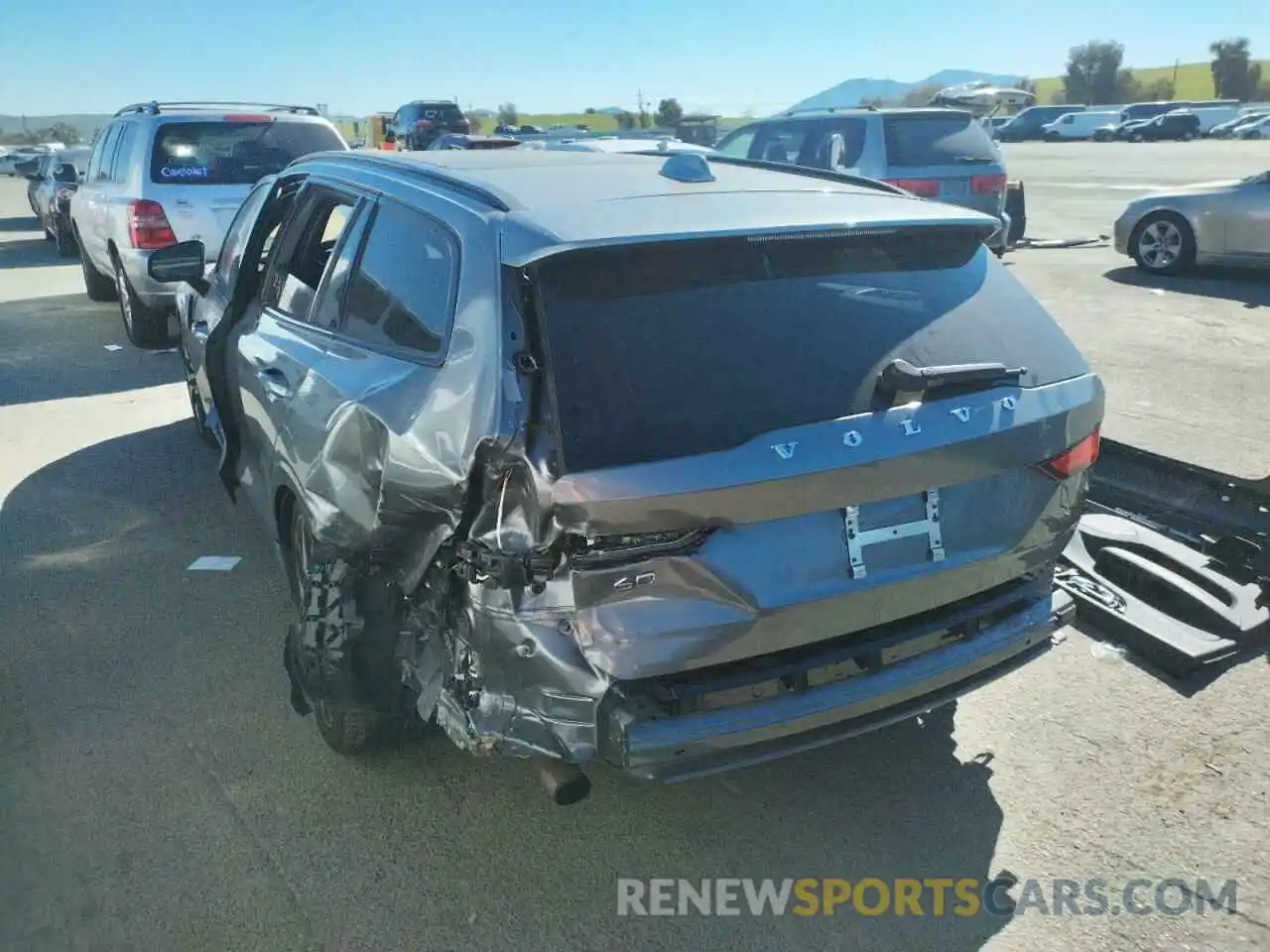 3 Photograph of a damaged car YV1BK0EP4L1395754 VOLVO V60 2020