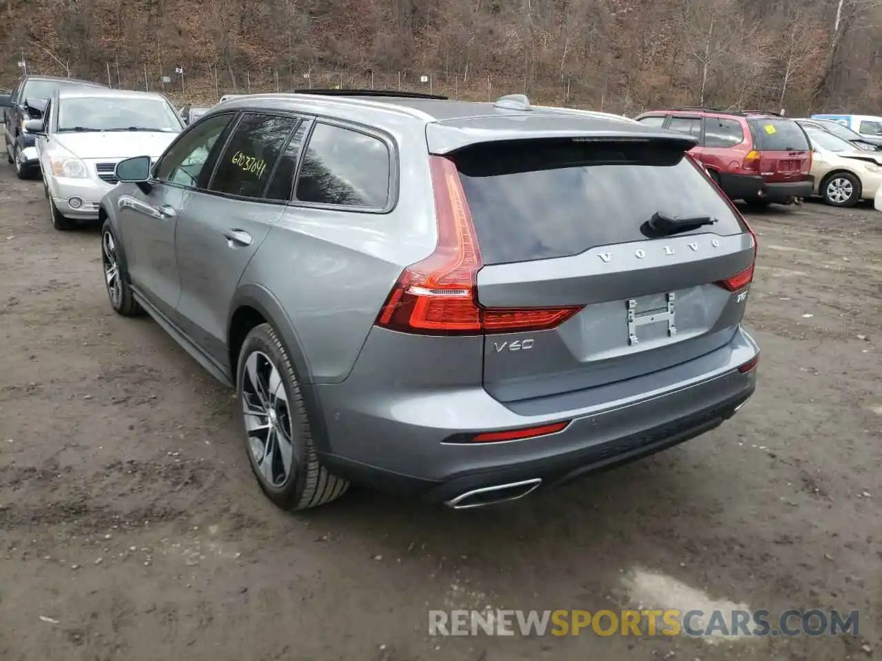 3 Photograph of a damaged car YV4102WK0L1040342 VOLVO V60 2020