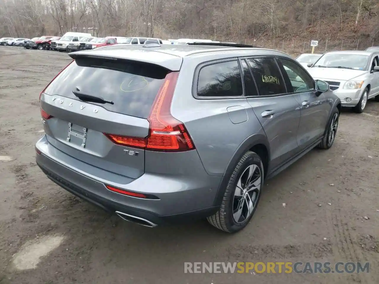 4 Photograph of a damaged car YV4102WK0L1040342 VOLVO V60 2020