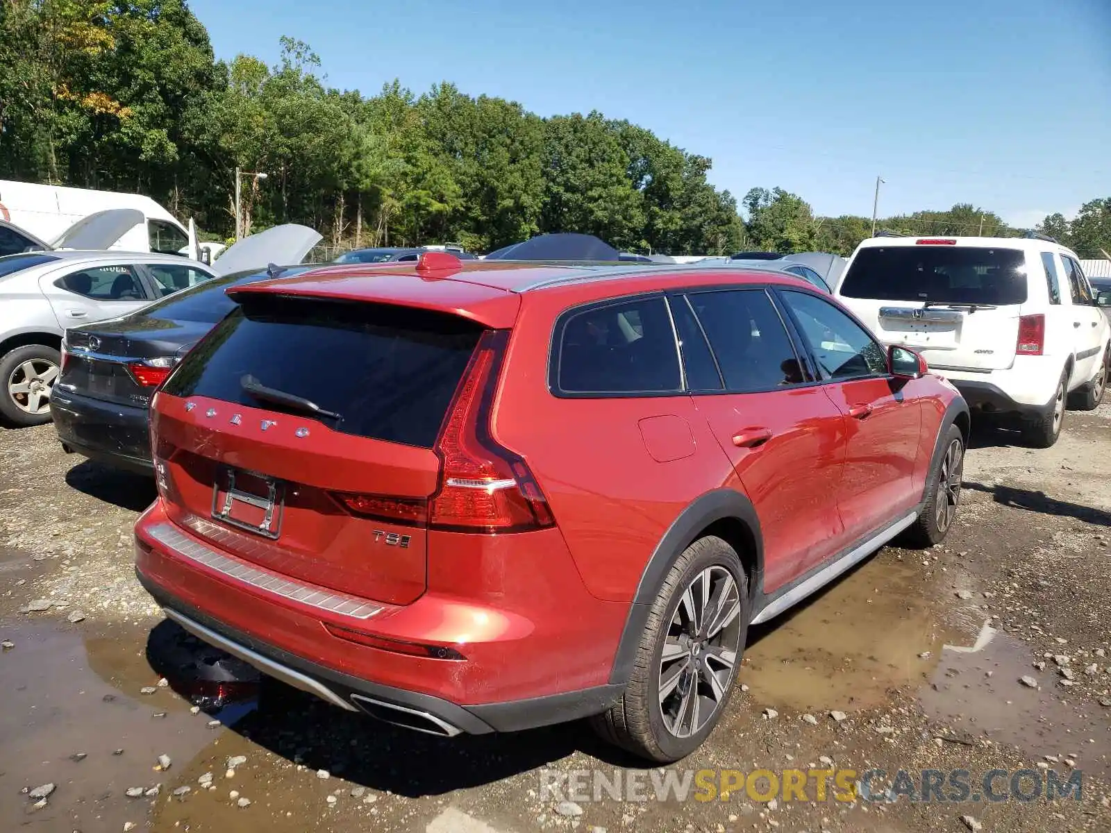 4 Photograph of a damaged car YV4102WK0L1042852 VOLVO V60 2020