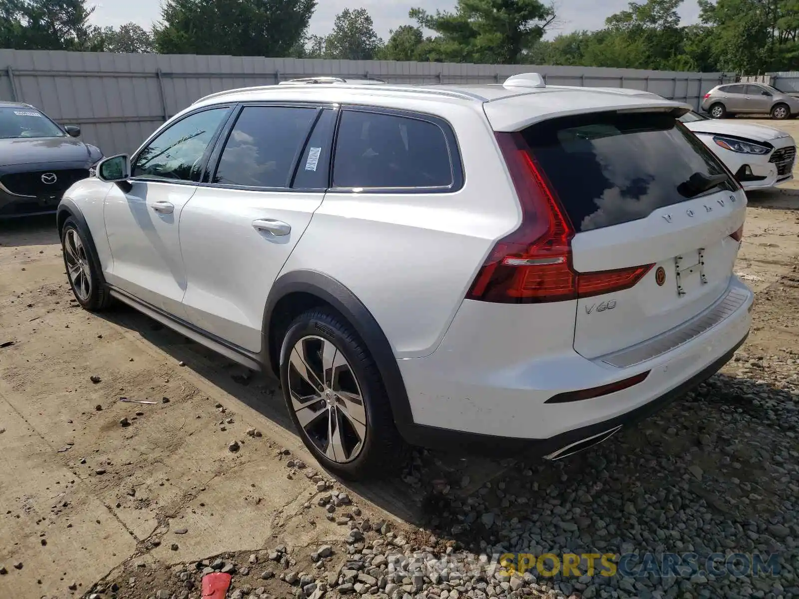 3 Photograph of a damaged car YV4102WK0L1044018 VOLVO V60 2020